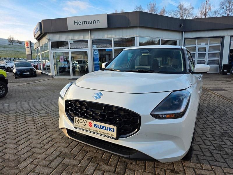 Gebraucht Suzuki Swift Comfort 83 PS (61 kW) 2024 Weiß Kleinwagen