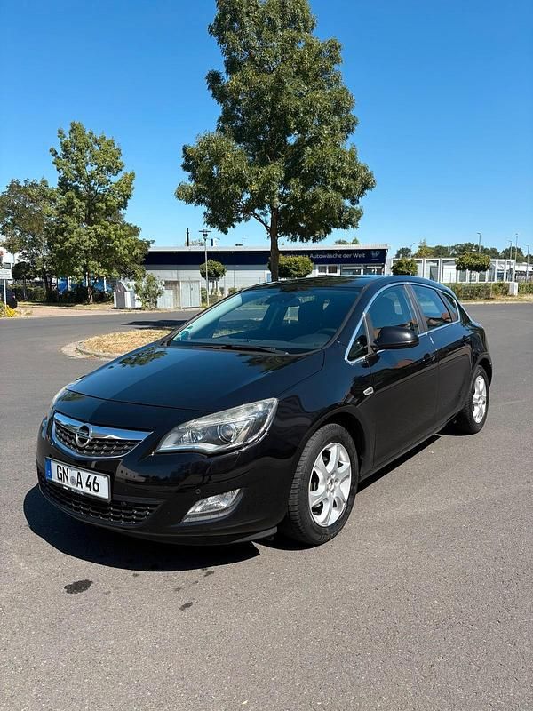 Gebraucht Opel Astra 140 PS (102 kW) 2010 Schwarz Limousine