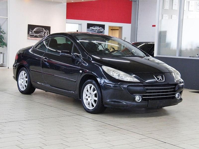 Gebraucht Peugeot 307 CC Tendance 140 PS (102 kW) 2006 Obsidienschwarz (metallic) Cabrio
