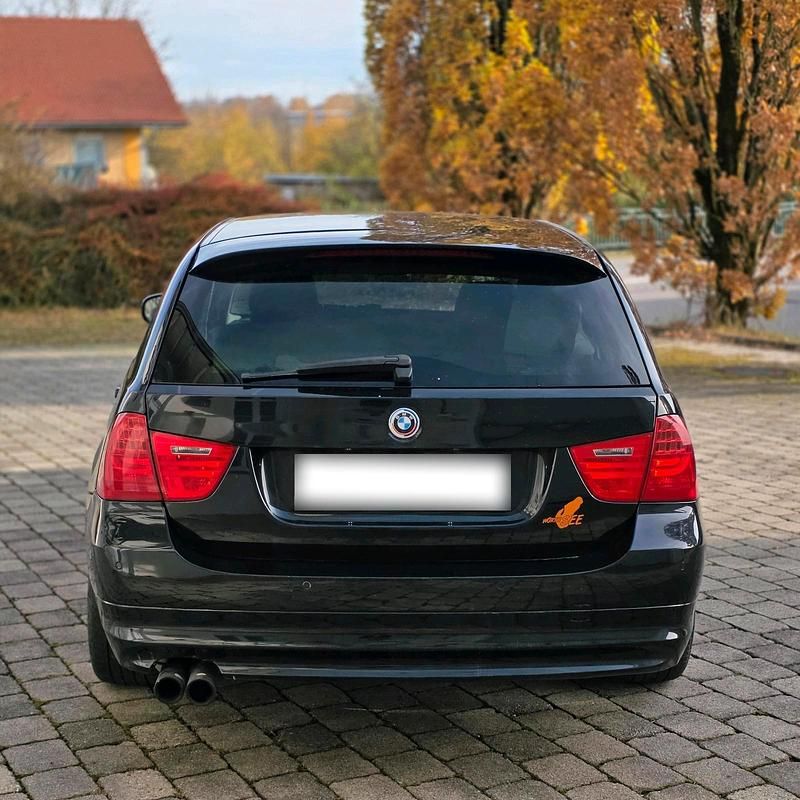 Gebraucht BMW 330 272 PS (200 kW) 2009 Schwarz Kombi