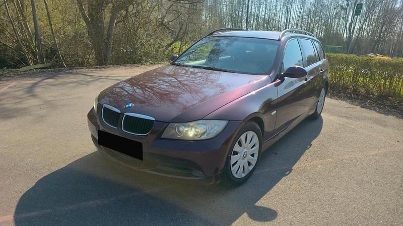 Gebraucht BMW 320 170 PS (125 kW) 2007 Violet Kombi