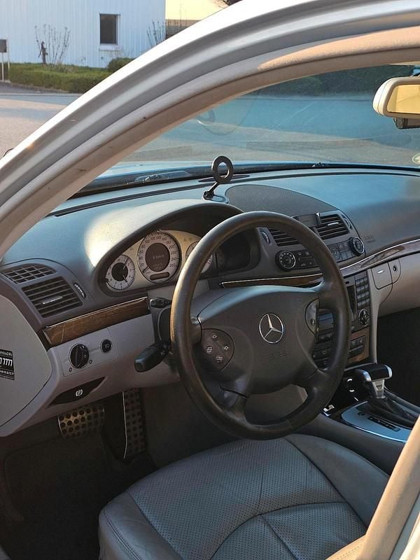 Gebraucht Mercedes E280 190 PS (139 kW) 2006 Grau Kombi