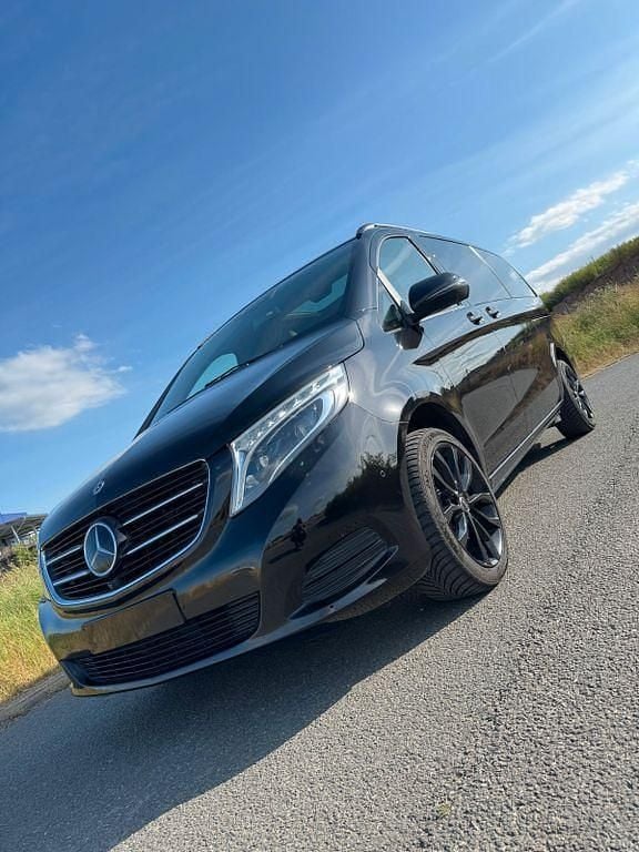 Schwarz Gebraucht 2018 Mercedes V250 Exclusive Van / Kleinbus | 45.815 € (Superpreis) - Bild 1/4