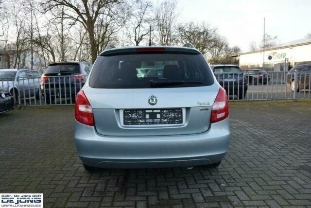 Gebraucht Skoda Fabia Family 105 PS (77 kW) 2012 Andere farbe metallic Kleinwagen