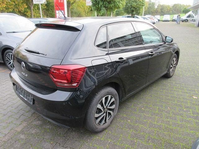 Gebraucht VW Polo Active 95 PS (69 kW) 2021 Deep black perleffekt Limousine
