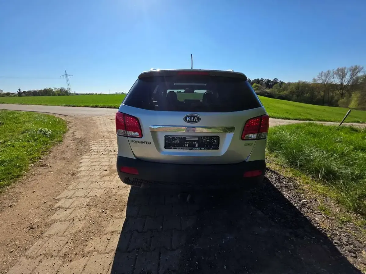 Gebraucht Kia Sorento Attract 197 PS (144 kW) 2011 Brilliantsilber met. SUV