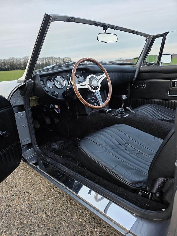 Second-hand MG B 95 CP (69 kW) 1970 Argintiu Cabrio