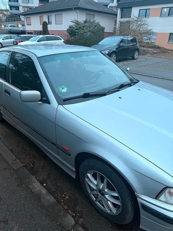 Gebraucht BMW 316 105 PS (77 kW) 2001 Silber