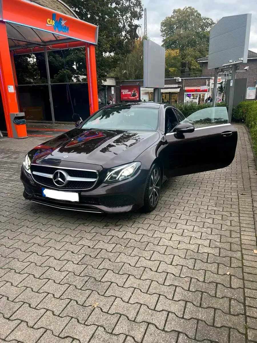 Gebraucht Mercedes E220 194 PS (142 kW) 2019 Violet Coupé