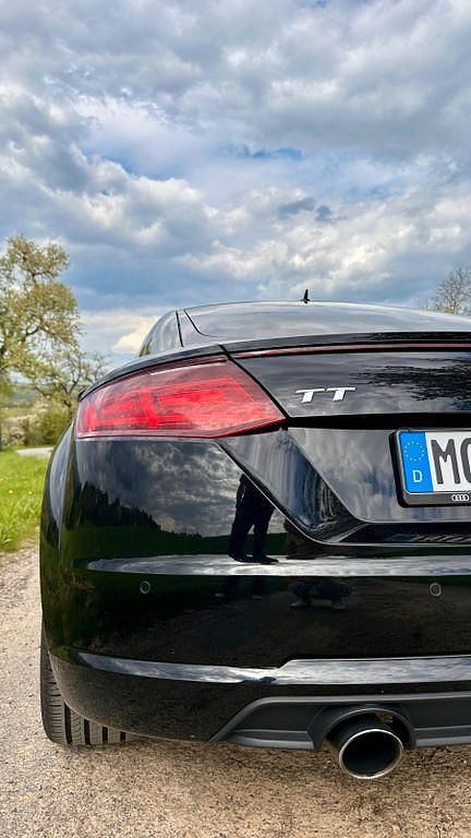 Używany Audi TT Ambiente 179 KM (131 kW) 2016 Czarny Coupe