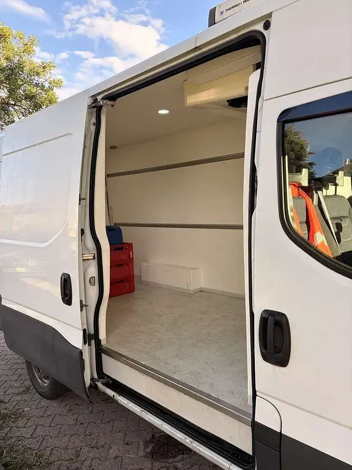 Gebraucht Iveco Daily 179 PS (131 kW) 2018 Weiß Van