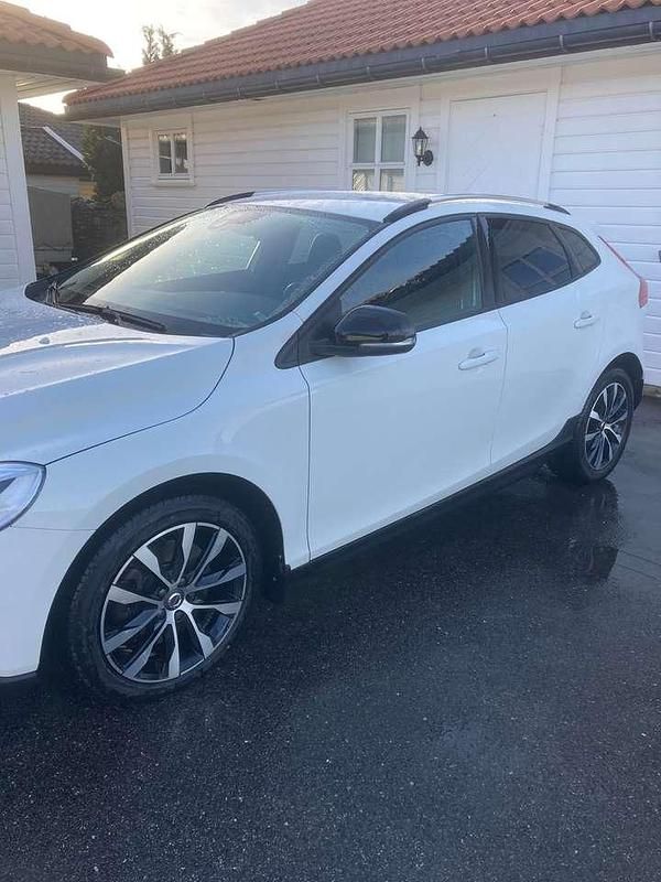 Gebraucht Volvo V40 CC 152 PS (111 kW) 2019 Weiß Kombi