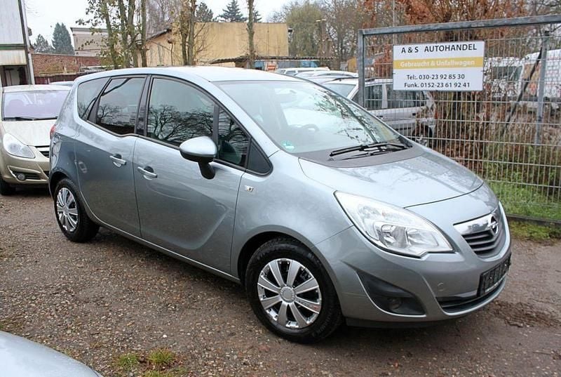 Gebraucht Opel Meriva Design Edition 120 PS (88 kW) 2012 Silber Van / Kleinbus