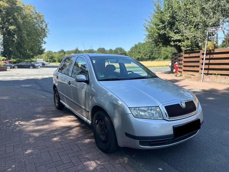Silber Gebraucht 2004 Skoda Fabia Limousine | 1.100 € (Fairer Preis) - Bild 1/4