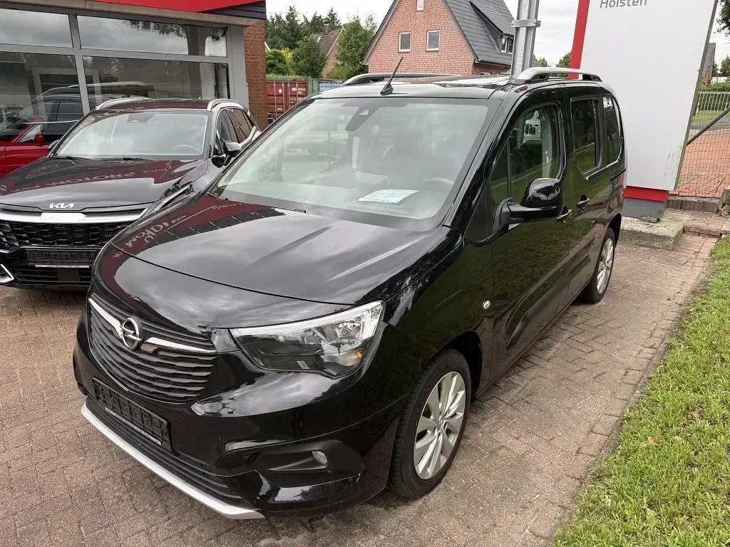 Gebraucht Opel Combo Life Innovation 131 PS (96 kW) 2018 Schwarz Van / Kleinbus