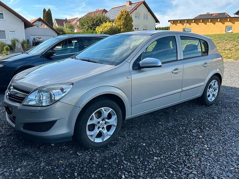 Gebraucht Opel Astra 140 PS (102 kW) 2009 Silber Limousine