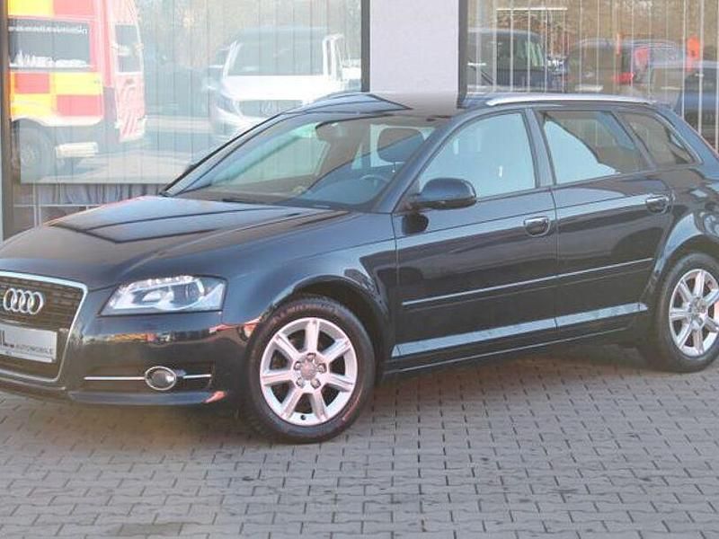 Gebraucht Audi A3 Ambiente 105 PS (77 kW) 2011 Blau Kleinwagen