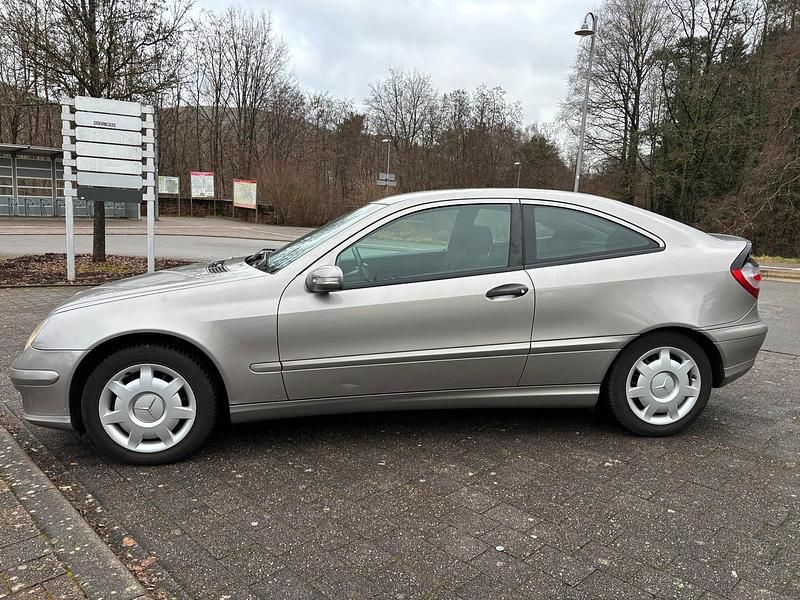 Gebraucht Mercedes C180 143 PS (105 kW) 2004 Silber Coupé