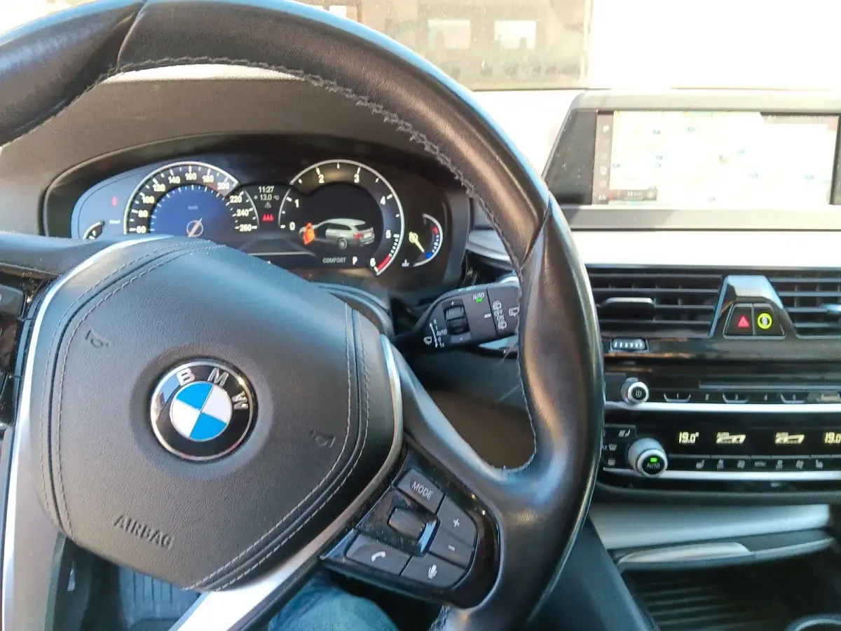 Gebraucht BMW 520 190 PS (139 kW) 2017 Grau Kombi