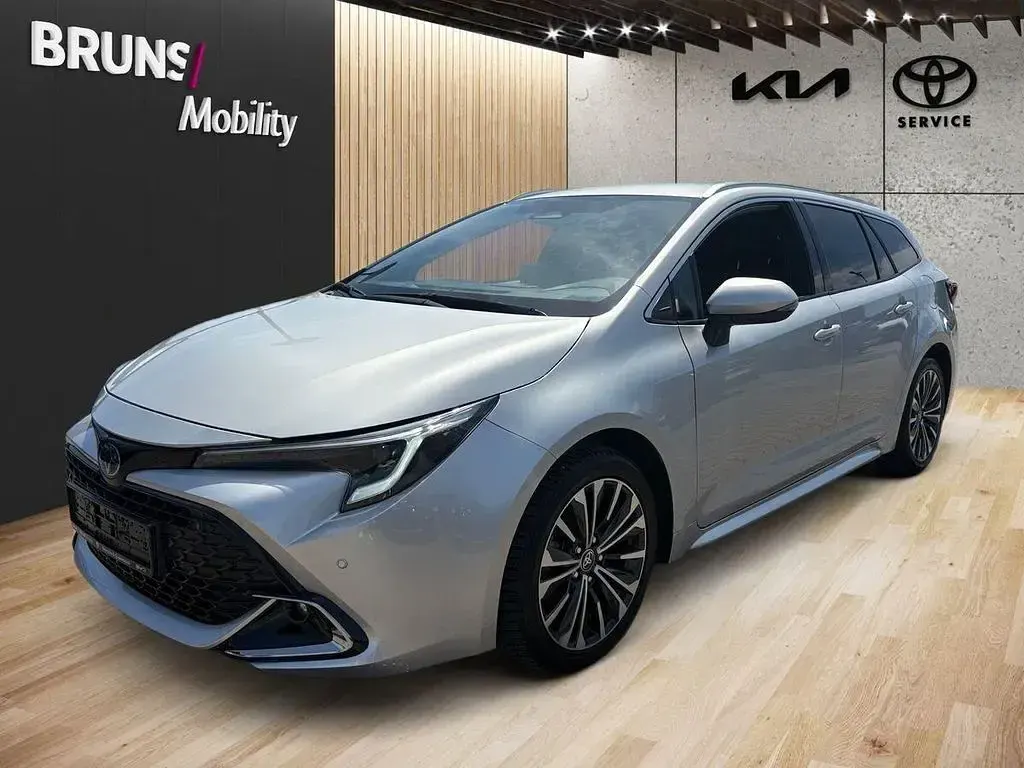 Gebraucht Toyota Corolla Team 140 PS (102 kW) 2025 Silber Kombi