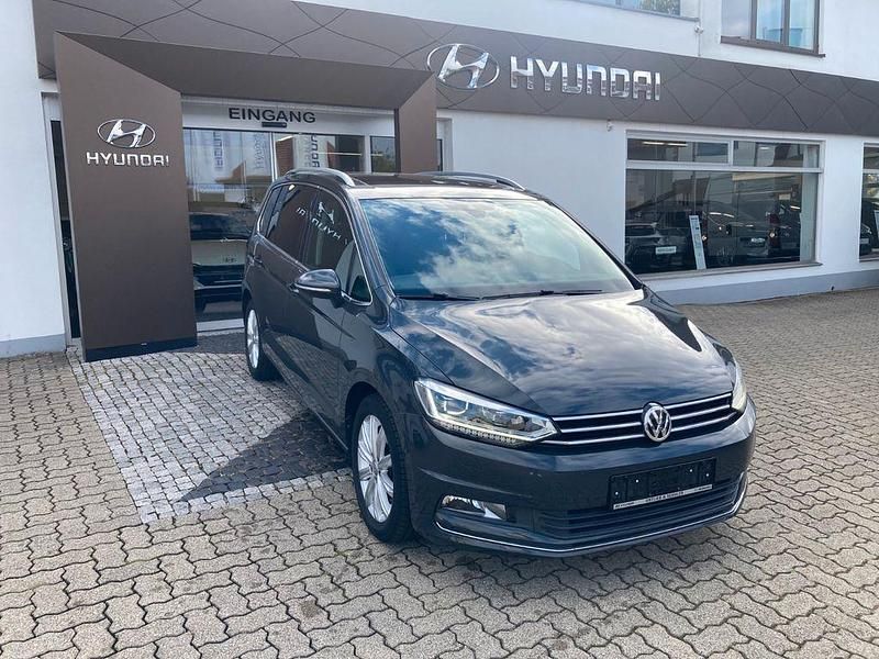 Grau Gebraucht 2016 VW Touran Highline Van / Kleinbus | 19.990 € (Fairer Preis) - Bild 1/4