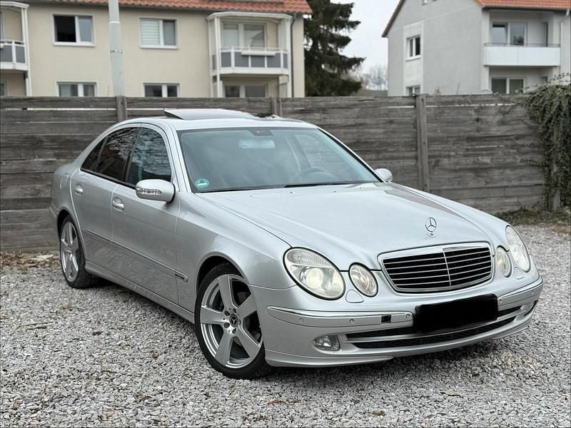 Gebraucht Mercedes E220 Avantgarde 150 PS (110 kW) 2004 Silber Limousine