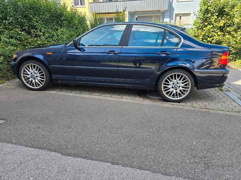 Blau Gebraucht 2002 BMW 320 Limousine | 2.900 € (Fairer Preis) - Bild 1/4