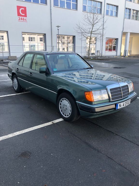 Gebraucht Mercedes E280 193 PS (141 kW) 1993 Grün Limousine