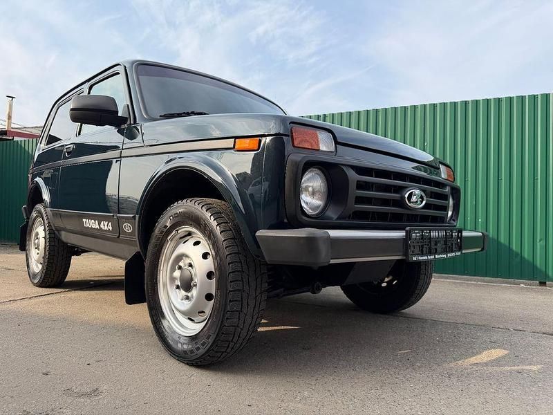 Gebraucht Lada niva 83 PS (61 kW) 2020 Grün SUV