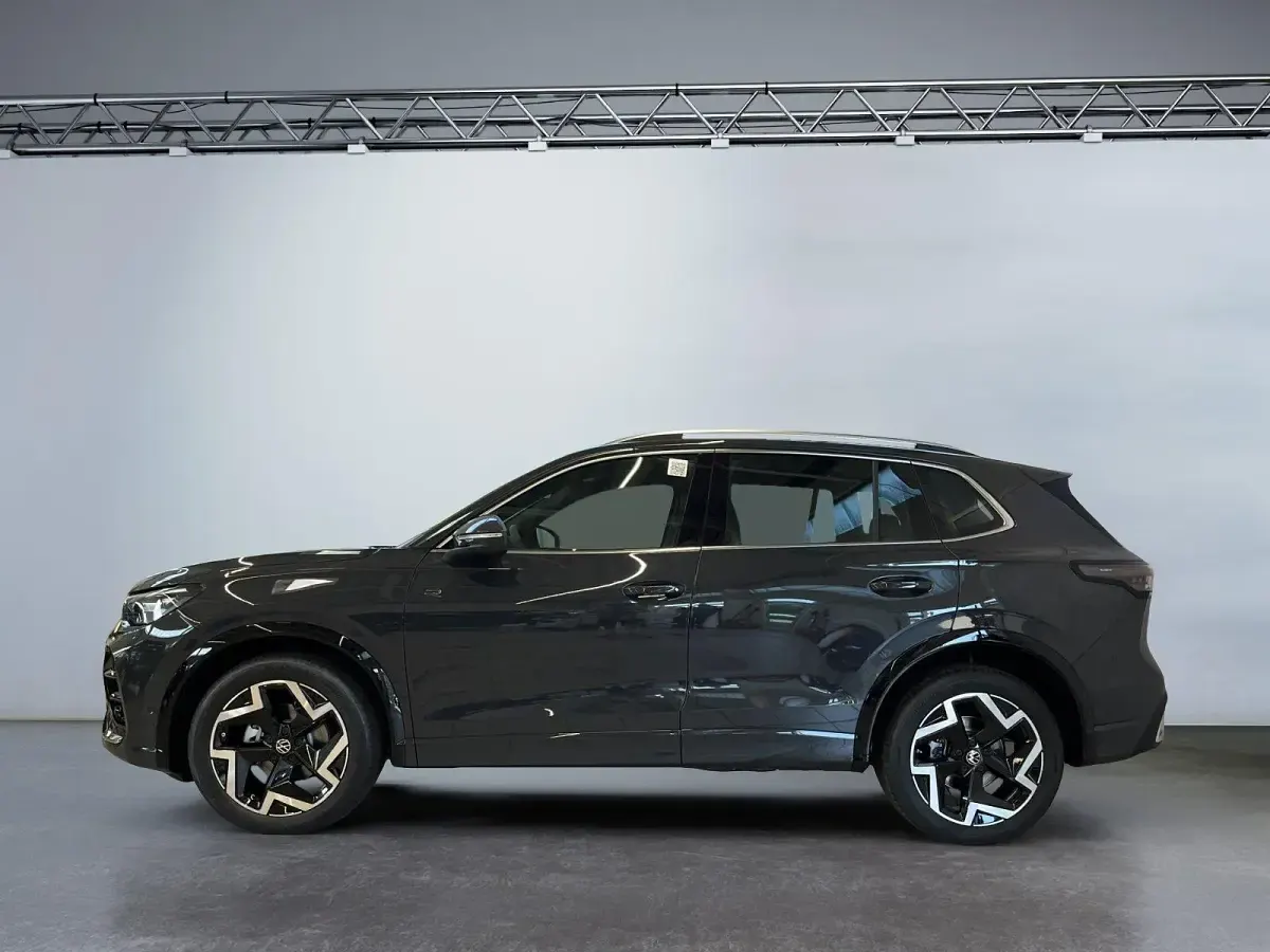 Neu VW Tiguan R-line 150 PS (110 kW) 2026 Uranograu SUV