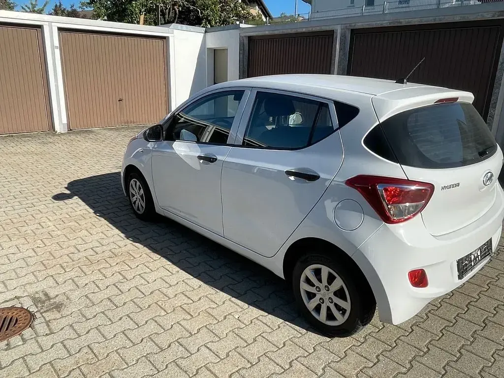Gebraucht Hyundai i10 Classic 67 PS (49 kW) 2015 Weiß Kleinwagen