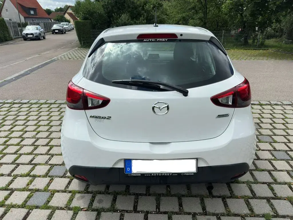 Gebraucht Mazda 2 Prime-Line 75 PS (55 kW) 2015 Weiß Limousine