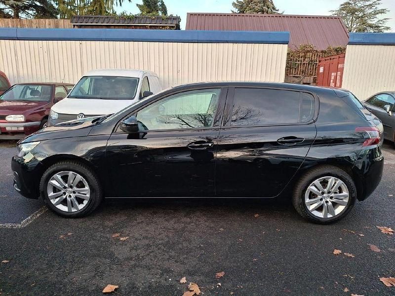 Gebraucht Peugeot 308 Active 110 PS (80 kW) 2018 Schwarz Limousine