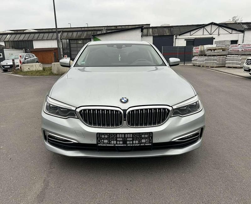 Gebraucht BMW 540 Luxury Line 320 PS (235 kW) 2017 Glaciersilber metallic Limousine