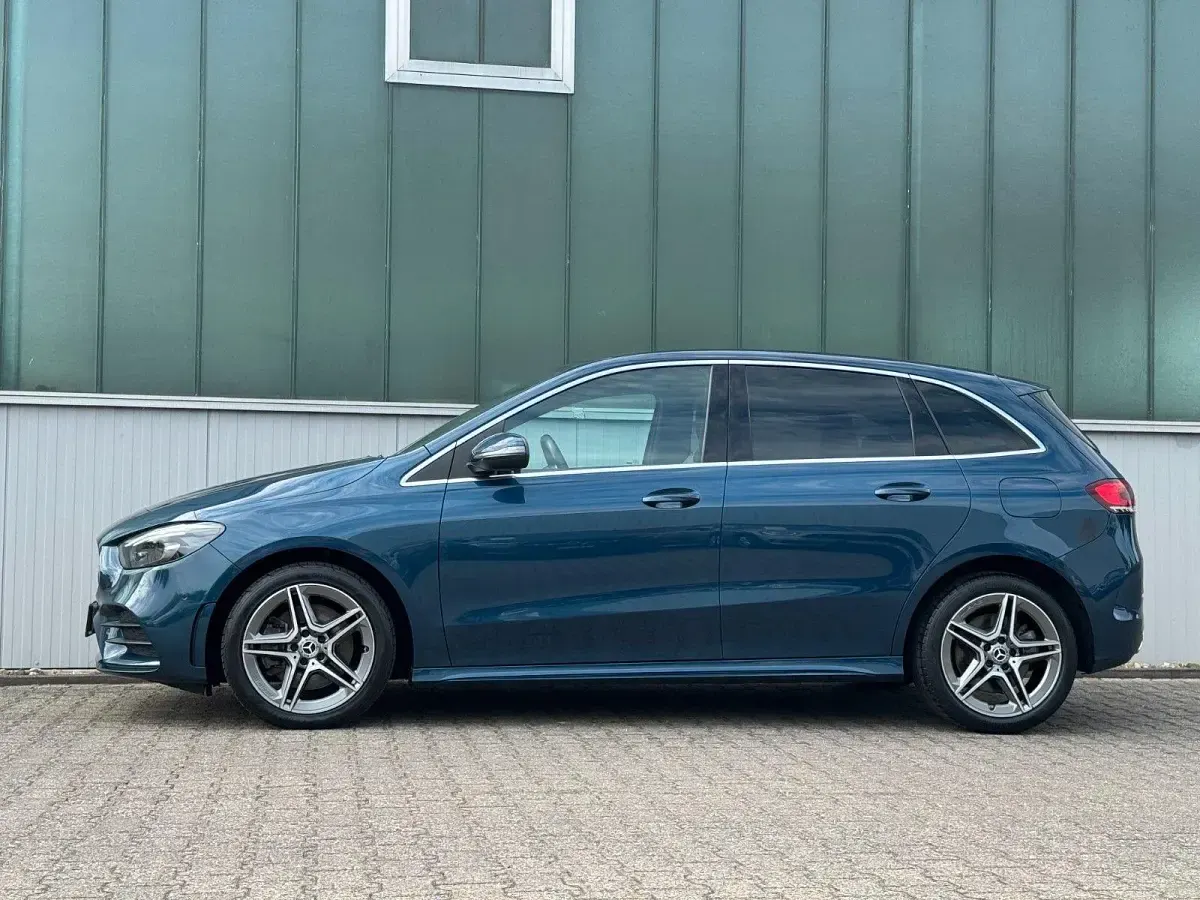 Gebraucht Mercedes B250 Business 160 PS (117 kW) 2022 Blau Kleinwagen