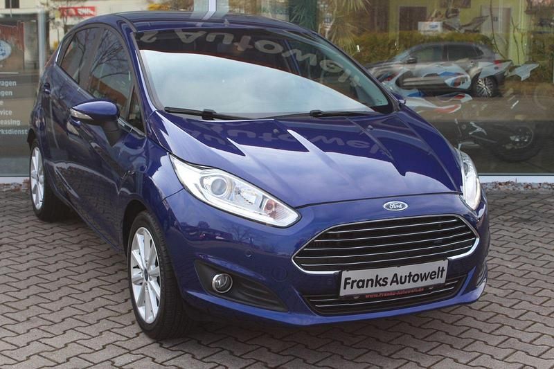 Gebraucht Ford Fiesta Titanium 101 PS (74 kW) 2015 Blau Kleinwagen