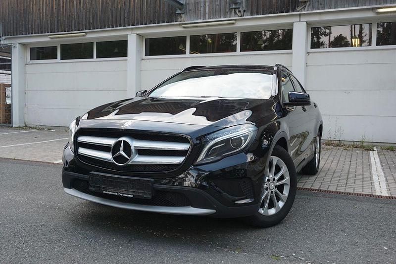 Schwarz Gebraucht 2017 Mercedes GLA180 Style SUV | 14.950 € (Guter Preis) - Bild 1/4