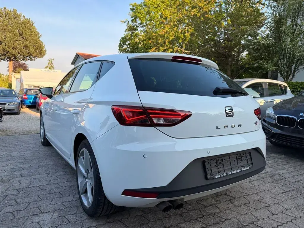 Używany Seat Leon FR 150 KM (110 kW) 2015 Biały Sedan/Limuzyna