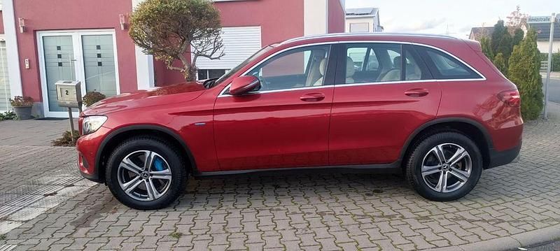 Rot Gebraucht 2017 Mercedes GLC350 SUV | 22.400 € (Superpreis) - Bild 1/4