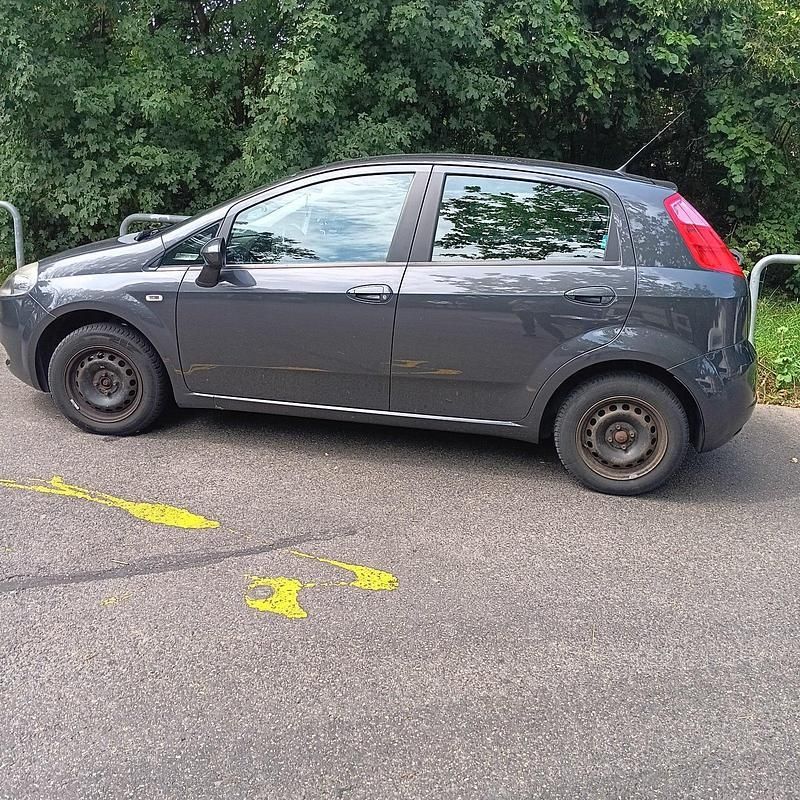 Grau Gebraucht 2008 Fiat Punto Kleinwagen | 650 € (Superpreis) - Bild 1/4