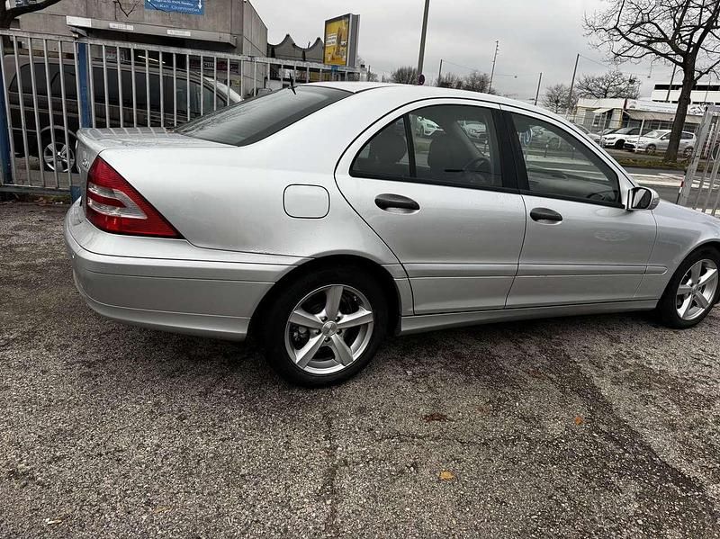 Gebraucht Mercedes C220 150 PS (110 kW) 2006 Iridiumsilber  metalliclack Limousine