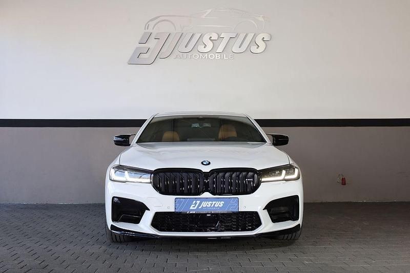 Gebraucht BMW M550 Performance 530 PS (389 kW) 2021 Weiß Limousine