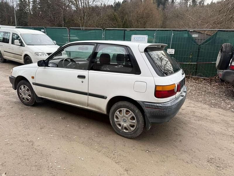 Gebraucht Toyota Starlet XLi 75 PS (55 kW) 1990 Weiß Kleinwagen
