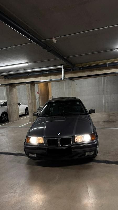 Gebraucht BMW 323 170 PS (125 kW) 1995 Grau Limousine