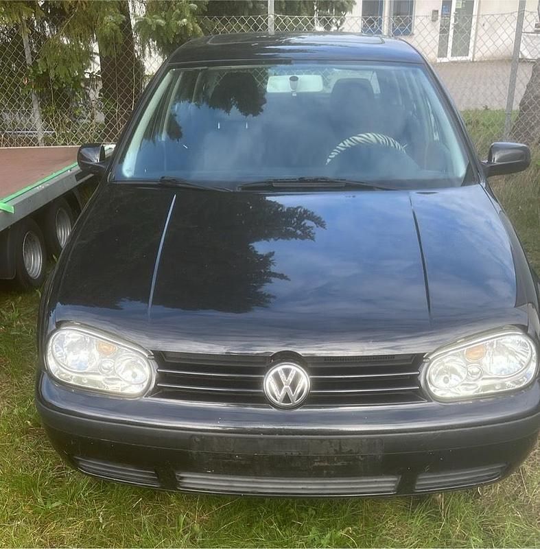 Schwarz Gebraucht 2000 VW Golf IV Kleinwagen | 550 € (Superpreis) - Bild 1/4