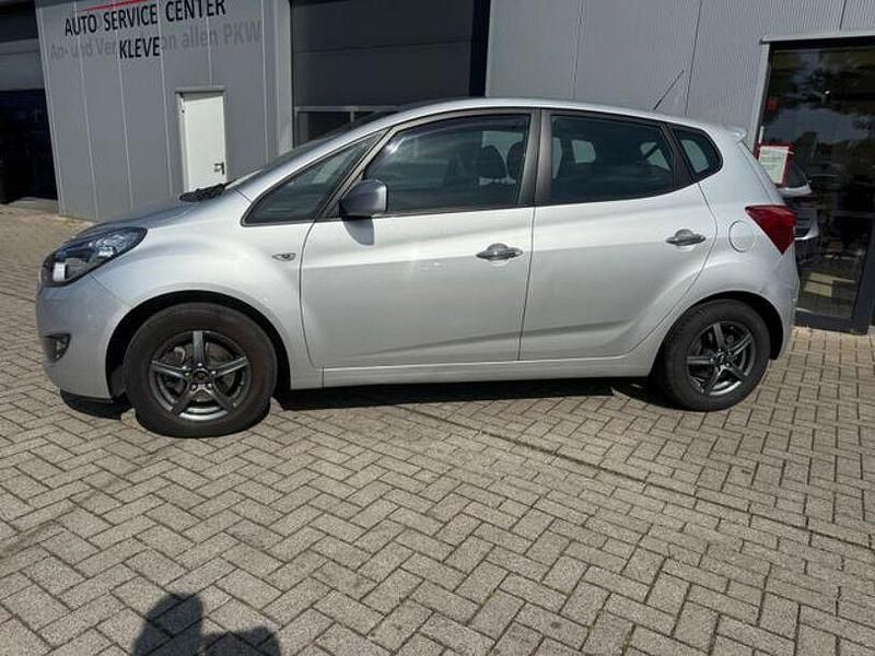 Gebraucht Hyundai ix20 Edition 105 PS (77 kW) 2014 Sleek silver Kleinwagen
