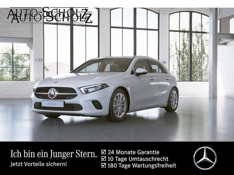 Weiß Gebraucht 2022 Mercedes A200 Progressive Limousine | 24.271 € (Fairer Preis) - Bild 1/3