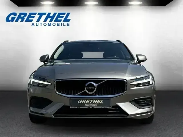 Gebraucht Volvo V60 Momentum 150 PS (110 kW) 2019 Grau Kombi