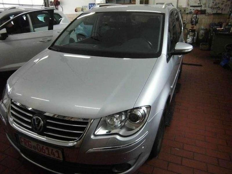 Silber Gebraucht 2010 VW Touran Highline Van / Kleinbus | 8.990 € (Fairer Preis) - Bild 1/4