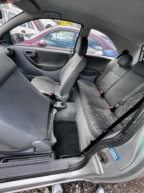 Grau Gebraucht 2001 Opel Corsa Coupé | 999 € (Fairer Preis) - Bild 1/4